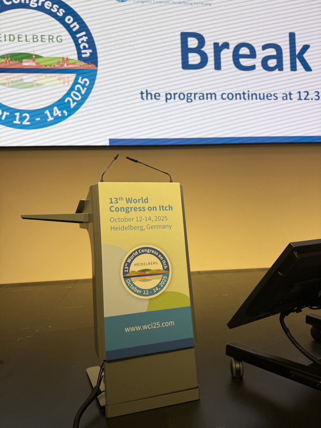 ドイツ・ハイデルベルグ第13回世界かゆみ学会の雛壇